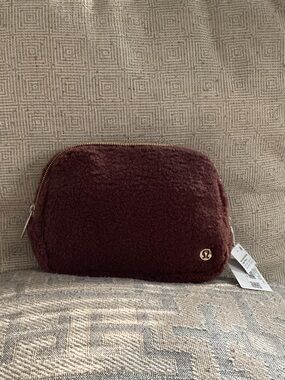 lululemon Everywhere Belt Bag Fleece in BROWN/GOLD NWT